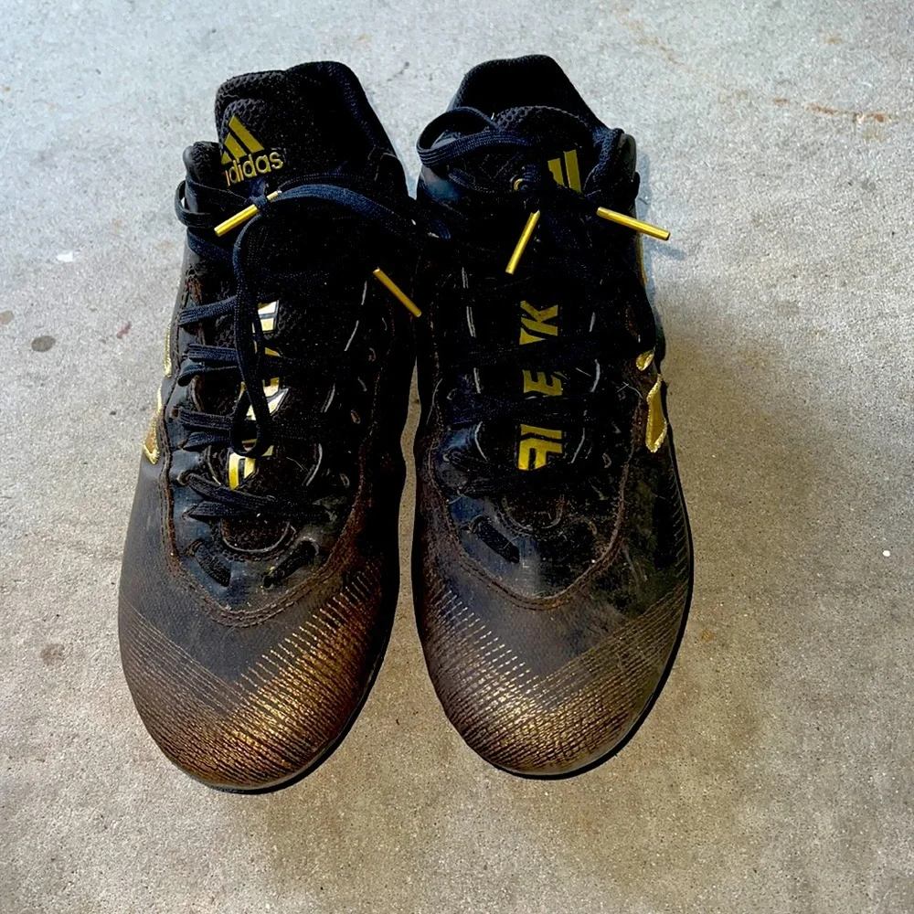 Mens 9.5 black and gold Adidas Freak Cleats 20